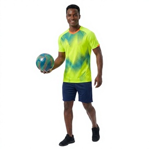 Maillot de football à manches courtes pour homme, col en V, vert néon, avec nom du joueur, en polyester respirant, coupe classique, vêtements d'entraînement pour adultes - Product Image 1