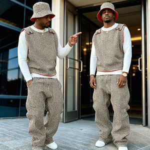 Completo Sportivo da Uomo con Logo Personalizzato, Stile Y2K, Gilet Senza Maniche a Pied-de-Poule e Pantaloni Larghi, Abbigliamento Streetwear - Product Image 1