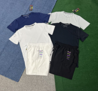Ensemble de course à séchage rapide pour hommes, t-shirt à manches courtes respirant et short de sport avec détails réfléchissants pour l'entraînement en plein air
