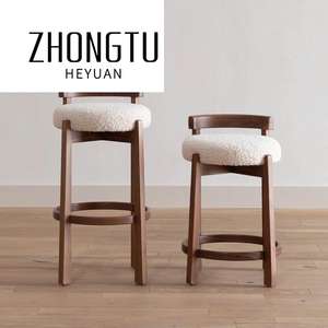 Tabourets <span class=keywords><strong>de</strong></span> <span class=keywords><strong>bar</strong></span> modernes en bois <span class=keywords><strong>de</strong></span> chêne à dossier haut Chaise <span class=keywords><strong>de</strong></span> <span class=keywords><strong>bar</strong></span> pour cuisine, jardin, maison, restaurant, comptoir <span class=keywords><strong>Tabouret</strong></span> <span class=keywords><strong>de</strong></span> <span class=keywords><strong>bar</strong></span> <span class=keywords><strong>de</strong></span> luxe personnalisé - Product Image 3