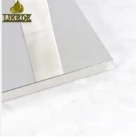 Base de table réglable en acier inoxydable brossé avec fond en plastique robuste pour restaurant, bar et café