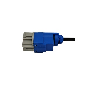 Interruttore di Controllo Frizione 253255192R 4422371 per <span class=keywords><strong>Opel</strong></span> <span class=keywords><strong>Vivaro</strong></span> B <span class=keywords><strong>Renault</strong></span> <span class=keywords><strong>Trafic</strong></span> III Ricambi Auto all'Ingrosso Yomi Supply - Product Image 1