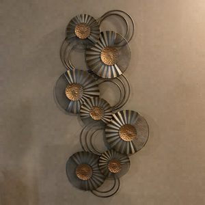 Art mural en métal avec anneaux superposés verticaux, style nordique de luxe léger |   Panneau mural en maille dorée bronze à disques radiaux pour salon - Product Image 1