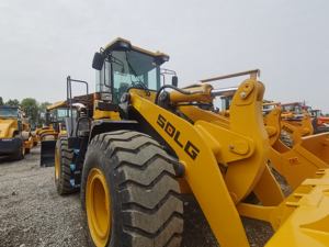 Maquinaria de Construcción Usada de Alta Calidad, Mini Cargadora Frontal con Motor Yuchai, Capacidad de Carga Nominal de 5 Toneladas, Modelo 2016, Potencia de 92KW, Sistema Hidráulico CAT - Product Image 3