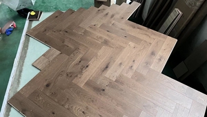 Parquet en bois d'ingénierie à chevrons vintage, qualité supérieure pour la décoration intérieure de style antique - Product Image 2