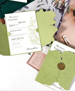 Invito Matrimoniale Vintage di Lusso in Stile Francese con Tulipani in Rilievo, Sigillo in Ceralacca, Carta Perlata di Alta Qualità - Product Image 6