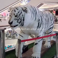Modèle de tigre blanc animatronique de grande taille fabriqué pour centre commercial ou exposition interactive réaliste de robot animal pour place publique