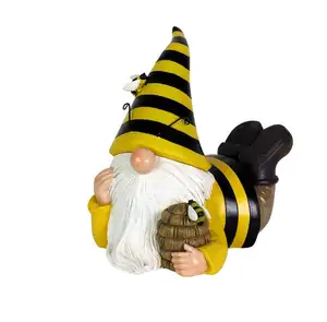 Wholesale Hot Sale Summer Solar Light Bumble Bee Gnomes With Bee Hive Polyresin Decorative Statue