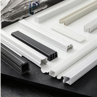 Offres Spéciales : Profilé d'Extrusion PVC/UPVC Personnalisé Écologique pour Usage Hospitalier avec Angle Intérieur