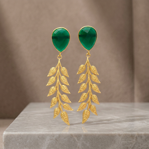 Boucles d'oreilles pendantes Feuille d'Or pour occasions spéciales avec Onyx Vert, sertissage griffe plaqué or, unisexe - Product Image 3