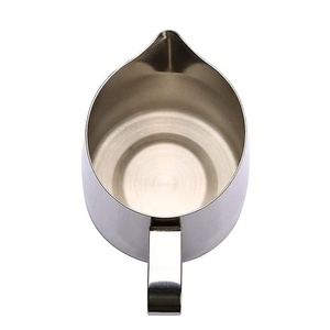 Silberner, schmaler, tropffreier Milchkrug mit scharfer Ausgießöffnung, komfortablem Griff und klarer Skalenmessung - Product Image 4