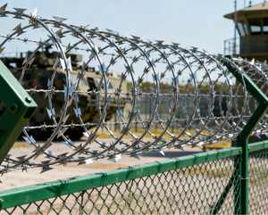 Pabrik kualitas tinggi galvanis silet Barb kawat pelindung kawat berduri pagar dalam Format kumparan - Product Image 6