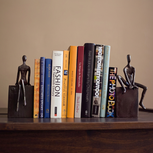 Juego de 2 sujetalibros de metal con acabado negro AK Brass, diseño de hombre y mujer sentados, para mesa, sala de estar, oficina en casa, decoración. - Product Image 1