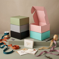 Boîtes d'expédition ondulées colorées haut de gamme, boîtes cadeaux personnalisées en carton, emballage ondulé avec sac cadeau en papier pour la vente au détail