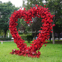 Fabrikpreis Großhandel Beliebter Herzförmiger Bogen Hochwertige Künstliche Seidenrosen Roter Herz-Blumenbogen für Hochzeitsanträge