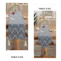 YINUAN Chemin de table moderne géométrique à motif chevron avec pompons, pour table à manger, table basse, commode, décoration