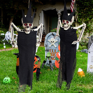 Décoration d'Halloween : Fantôme suspendu à yeux rouges et noir, accessoire de fête en extérieur - Product Image 1