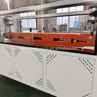 Machine de fabrication de panneaux muraux en film stratifié PVC, extrudeuse de panneaux muraux en grille rotative WPC PVC