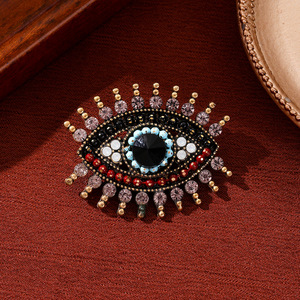 Spilla Retrò Esagerata, dal Design Unico, con Ciglia Lunghe, Occhi Diabolici, Alla Moda, Elegante, di Alta Gamma, Lussuosa - Product Image 4
