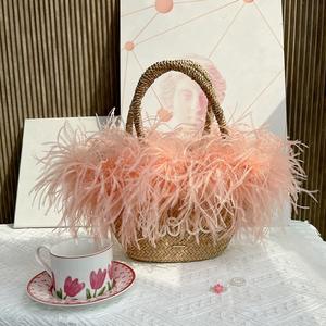 Boas de Plumas de Avestruz de 5 Capas (10-15 cm), Teñidas Ecológicamente, Personalizadas a la Perfección para Galas de Lujo y Representaciones Teatrales - Product Image 6