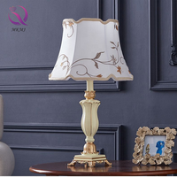 Lampe de chevet MKMJ ambiance romantique européenne, abat-jour brodé vintage, base en résine, lampe de table de luxe pour la décoration de la chambre à coucher