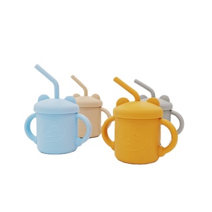 Tasse de paille en silicone pour enfants, avec couvercle, double oreille, tasse à boire de qualité alimentaire avec poignée, tasse <span class=keywords><strong>d</strong></span>'entraînement - Product Image 1