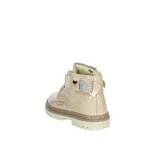 Bottes de combat Balducci pour enfants en cuir verni beige avec boucle cœur en strass et design à lacets - Product Image 2
