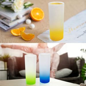 Vaso de whisky esmerilado de 3 oz con base degradada arcoíris y forma de V para sublimación - Product Image 4