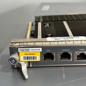 Module réseau Juniper d'occasion RE-S-X6-128G POE avec plus de 32 ports et capacité de commutation de 2,56 Tbps - Product Image 4