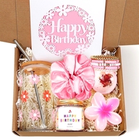 Coffret cadeau d'anniversaire pour femmes et filles avec tasse en verre florale, bougie parfumée, chouchou en soie et bracelet perlé