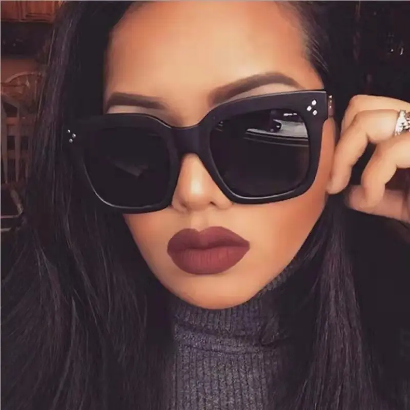 2024 Black Square Sunglasses Mulheres Big Size Eyewear Lunette Femme Luxury Brand Sunglasses Feminino Vintage Rivet Óculos de Sol Uv400