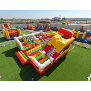 Terrain de jeu gonflable sur le thème de Noël, en matériaux écologiques et sûrs, château gonflable avec toboggan - Product Image 1
