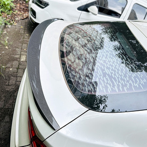 สปอยเลอร์หลัง BMW สีดำเงา ลายคาร์บอนไฟเบอร์ ทรง Ducktail สำหรับ X4 F26 ปี 2014-2018 - Product Image 2