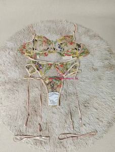 Ensemble trois pièces de lingerie sexy pour femmes brodée, culotte, soutien-gorge, jarretière - Product Image 5