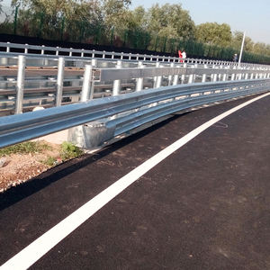 Materiales de construcción de carreteras Guard Rail Roadside <span class=keywords><strong>Guardrail</strong></span> Beam para la venta Barrera de choque en precio barato - Product Image 3