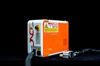 Application large d'énergie puissante 100W sac à dos mini machine de nettoyage laser à impulsions enlèvement et réparation de graffitis meubles en bois