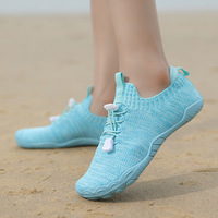 Nouvelles chaussures de sport aquatiques respirantes, ultra-élastiques, en tissu volant léger, séchage rapide, durables, pour la natation, la plage et le fitness, prêtes à être expédiées