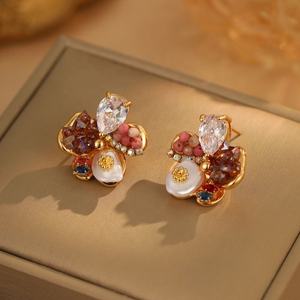 Boucles d'oreilles à aiguille géométriques à cinq pétales, faites à la main, plaquées or, tendance, perles d'eau douce pour femmes, célèbres sur Internet - Product Image 6