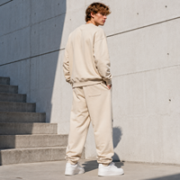 Conjunto Deportivo Personalizado, Sudadera con Cuello Redondo y Pantalones Jogger con Estampado Gráfico en Capas, Ropa Casual Urbana para Hombre