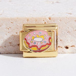 กำไลข้อมือชุบทอง 18k สไตล์อิตาลี ขายส่ง กำไลข้อมือสแตนเลสสตีลลายการ์ตูนน่ารักและตัวอักษรภาษาอิตาลีสีทอง - Product Image 2