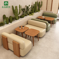 Ensemble table et chaises de style moderne en bois massif pour café et restaurant, mobilier commercial durable et écologique