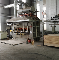 Presse à chaud de stratification de mélamine à cycle court à vendre Machine de placage de bois Machine de fabrication de mélamine MDF