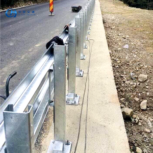 HUAAN H1W3 Guardrail Autostradale Rinforzato in Acciaio Zincato a Tre Travi a Forma d'Onda con Riflettore Prismatico ad Alta Intensità IP55 - Product Image 6