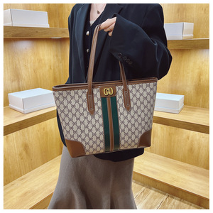 กระเป๋าถือสะพายไหล่ผู้หญิงแฟชั่นยอดนิยมปี 2025 ทำมือจากหนัง PU เรียบง่าย เหมาะสำหรับสุภาพสตรีทำงานออฟฟิศ - Product Image 5