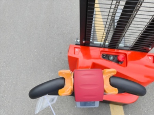 ราคาถูก รถยกไฟฟ้าขนาดเล็ก 1.5 ตัน 3300 ปอนด์ 3.0 ม. 3.5 ม. 4.0 ม. รถยกพาเลทแบบไฟฟ้าเต็มรูปแบบ HELI ขายตรงจากโรงงาน - Product Image 4