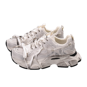 Chaussures de course décontractées tendance pour hommes, à lacets, rehaussantes, avec empeigne en maille, semelle épaisse, souples, de luxe, pour la marche - Product Image 1