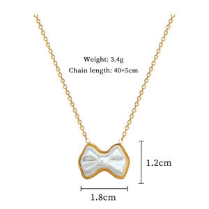 Collier Pendentif Nœud G Fashion en Alliage de Zinc avec Perles et Breloque Nœud en Perle d'Eau Douce, Plaqué Or 18K, Tendance Minimaliste, Cadeau Unisexe - Product Image 3