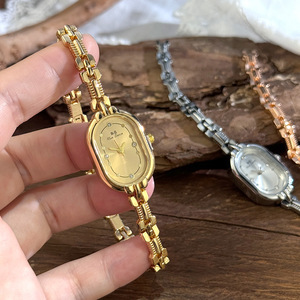 Semplice <span class=keywords><strong>orologio</strong></span> retrò piccolo oro <span class=keywords><strong>orologio</strong></span> ovale da <span class=keywords><strong>donna</strong></span> di nicchia High End di sentire bracciale gioielli da <span class=keywords><strong>donna</strong></span> <span class=keywords><strong>orologio</strong></span> al quarzo - Product Image 1