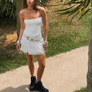 Vestido de Fiesta Corto de Encaje Blanco para Mujer, sin Mangas, Ajustado, con Volantes, de Moda, Personalizado, en Oferta - Product Image 3