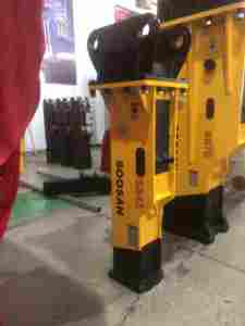 Pompe de type boîte SOOSAN EC210 de haute qualité avec moteur au gaz naturel FL912, diamètre de 135 mm, capacité de 16 à 21 tonnes, poids de 1500 kg - Product Image 4